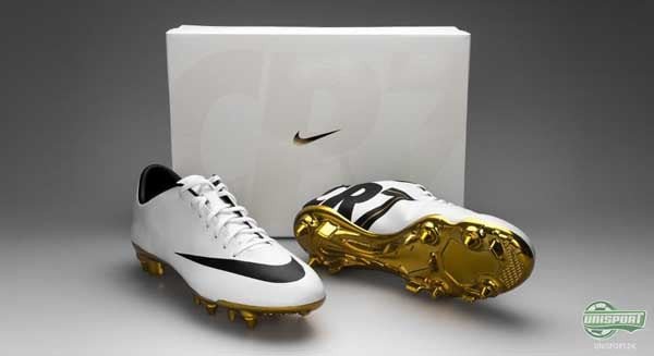 Phiên bản Nike Mercurial Vapor IX CR7 Ballon D'Or mạ vàng, một trong những giày đá bóng đắt nhất