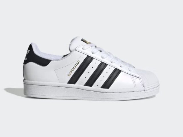 Phối đồ với giày thể thao nam Adidas cổ thấp xu hướng hiện nay