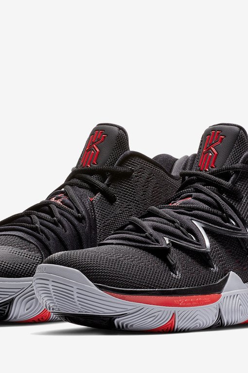 Phối màu đen đỏ kinh điển của giày bóng rổ replica Kyrie 5