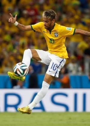 phối màu vàng đồng ấn tượng của giày bóng đá Neymar Golden Dream
