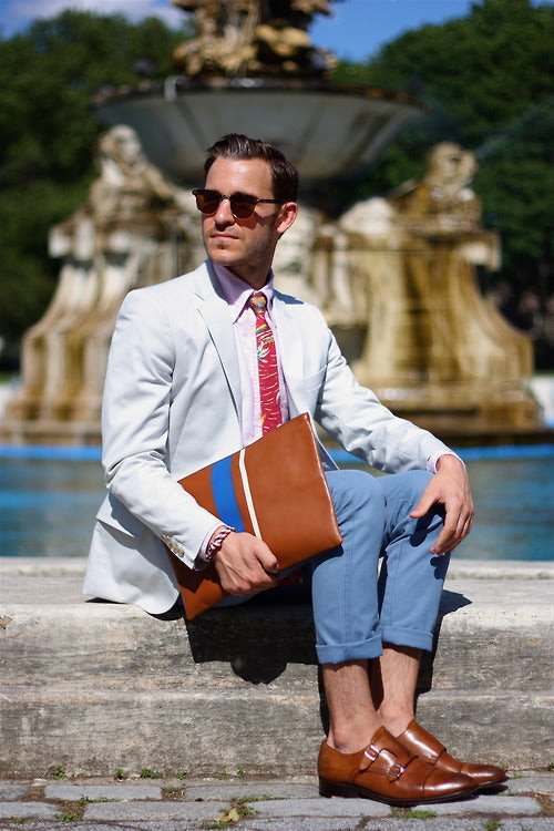 Phối quần kaki với giày Monk Strap sang trọng