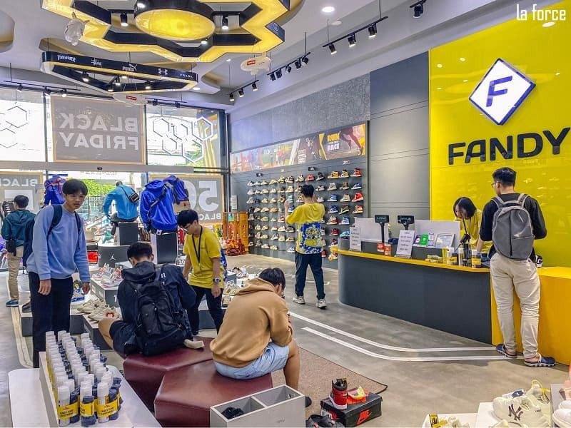 Phong cách giày tây nam hiện đại và sang trọng tại Đà Nẵng