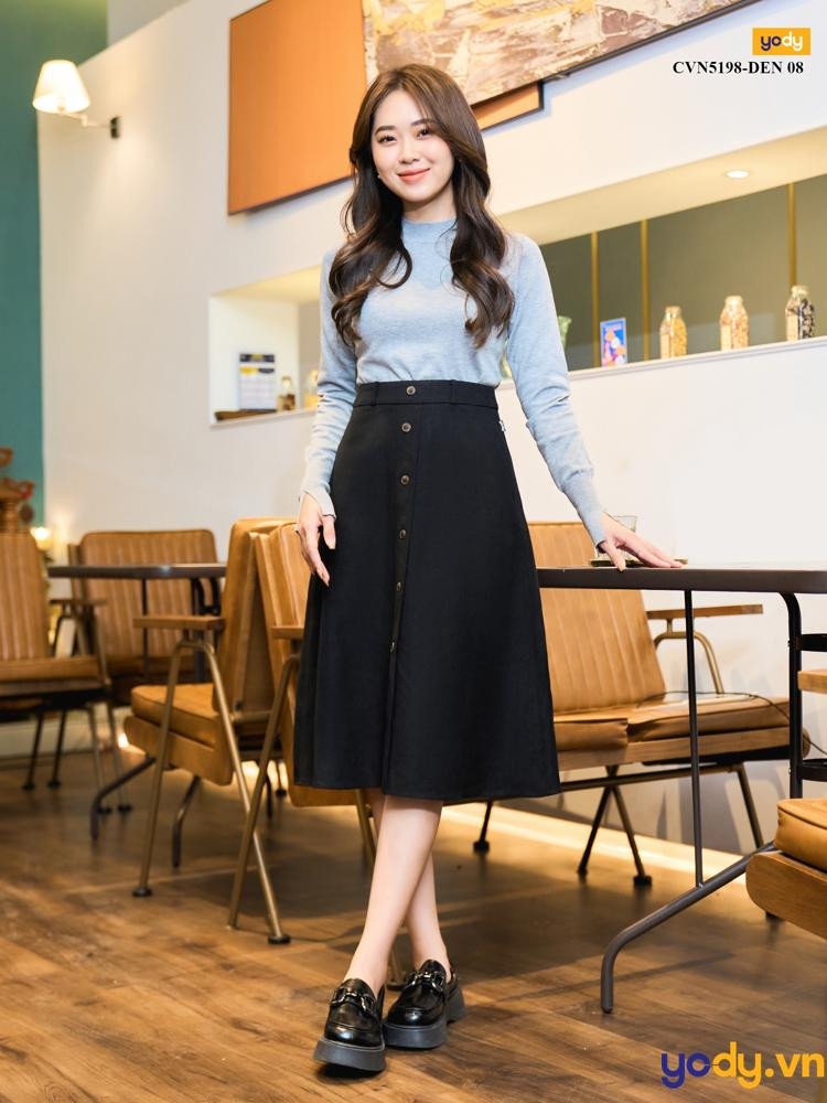 Phong cách vintage với chân váy dài và giày Lolita cao gót tinh tế