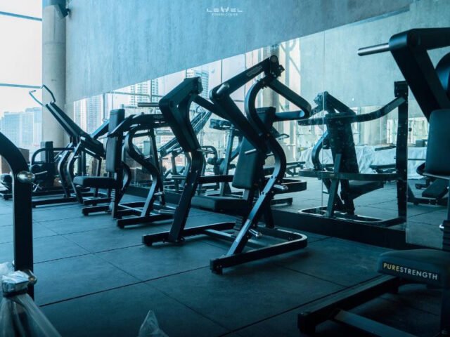 Phòng gym với nhiều loại máy tập hiện đại, đa dạng phục vụ mọi mục tiêu rèn luyện thể chất