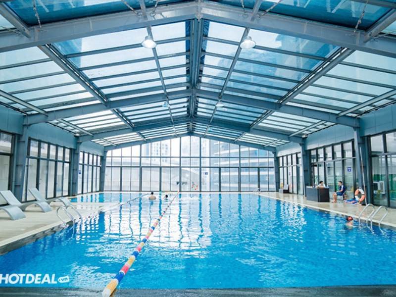 Phòng tập sáng sủa với view thành phố tại Sun Fitness &amp; Pool Cầu Giấy
