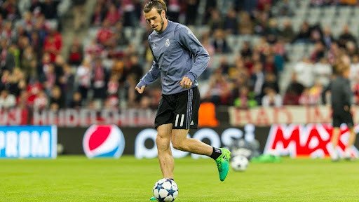 Quá trình phát triển của giày đá bóng Adidas X qua các phiên bản