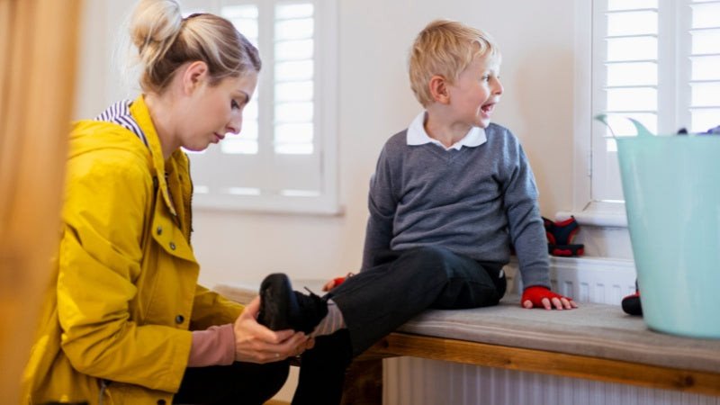 Quan sát dấu hiệu giày native trẻ em không vừa