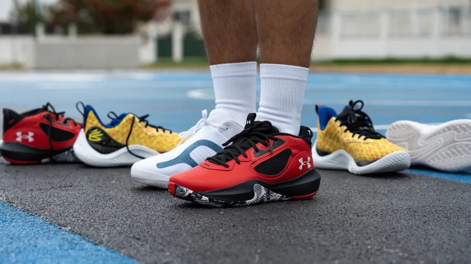 Quy trình đo chiều dài bàn chân tại nhà để chọn size giày Under Armour