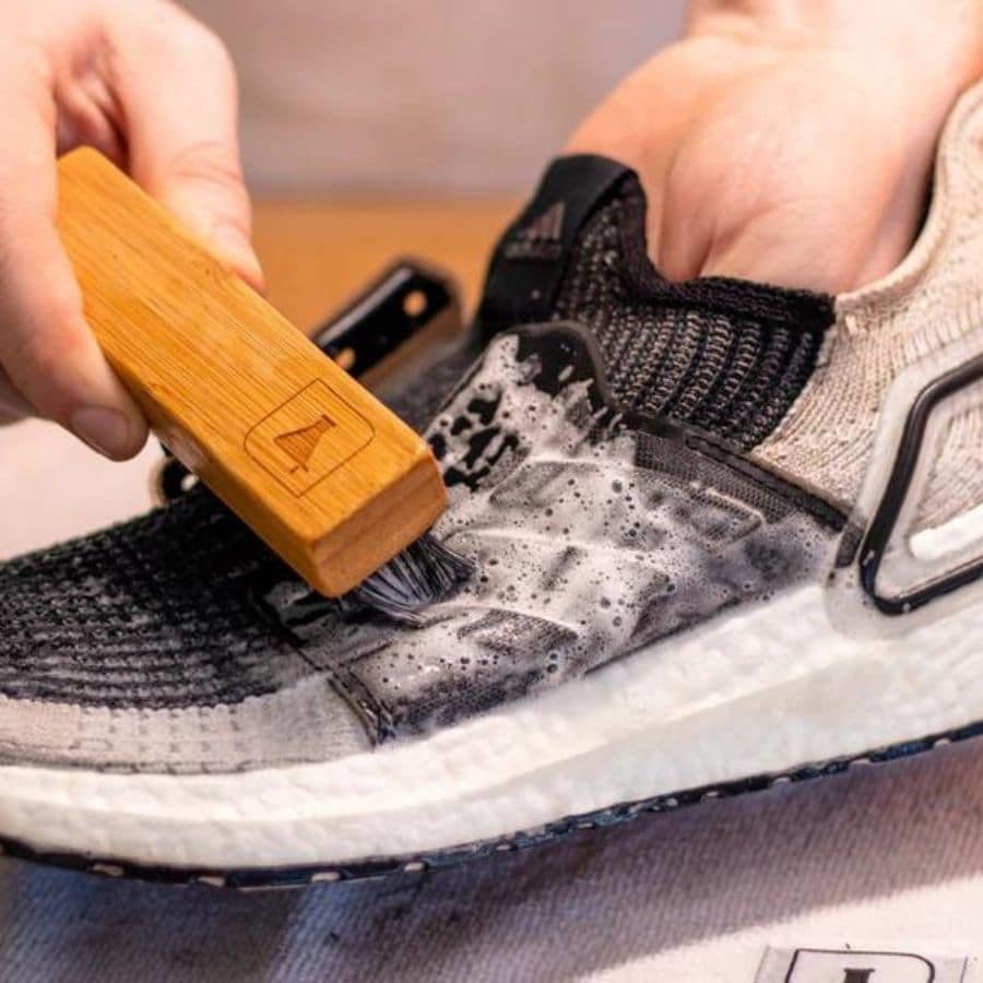 Quy trình giặt giày sneaker Hà Nội với các bước tỉ mỉ