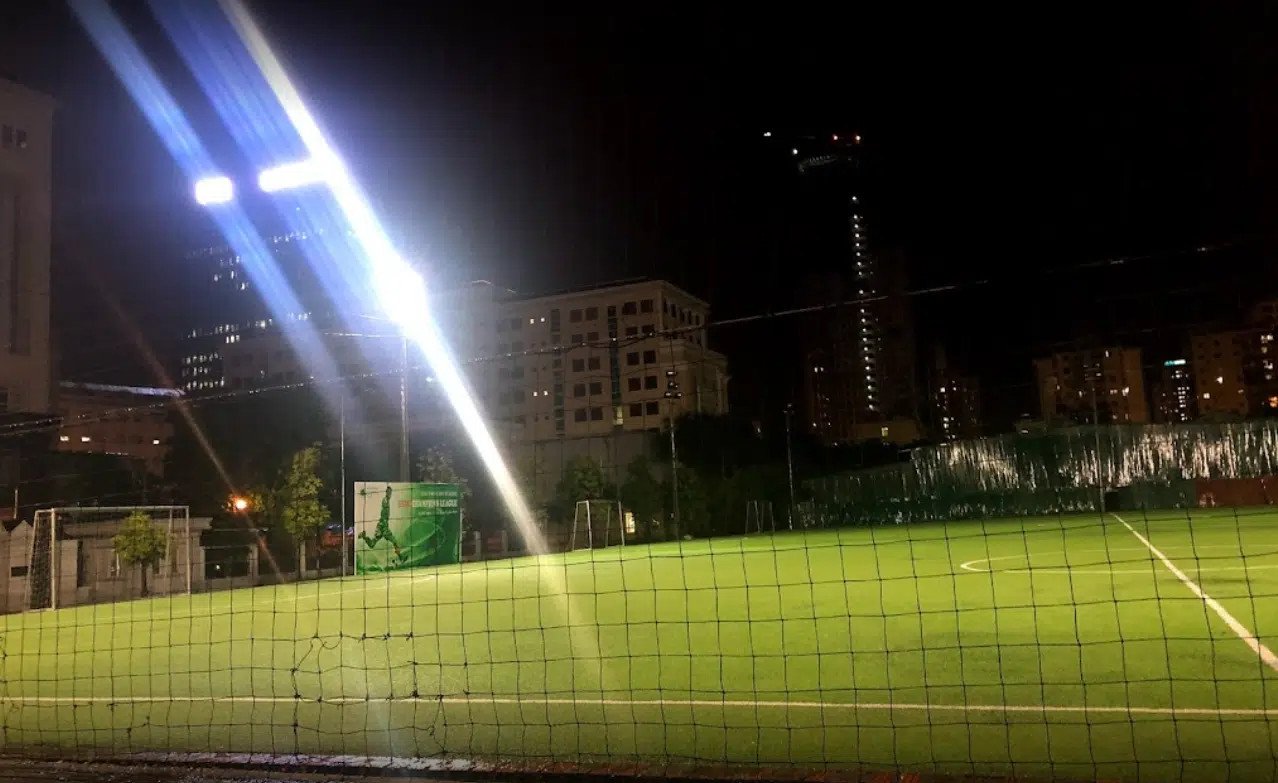 Sân bóng đá Đông Đô 2 tiện nghi