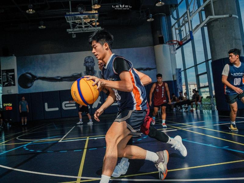 Sân bóng rổ trên cao với thiết kế độc đáo và hiện đại tại Level Fitness Center