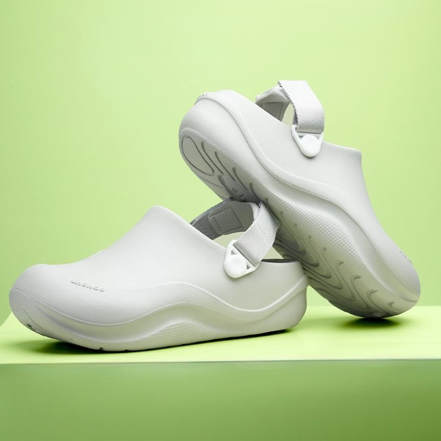 Sandal chống nước thiết kế tiện dụng cho mùa hè