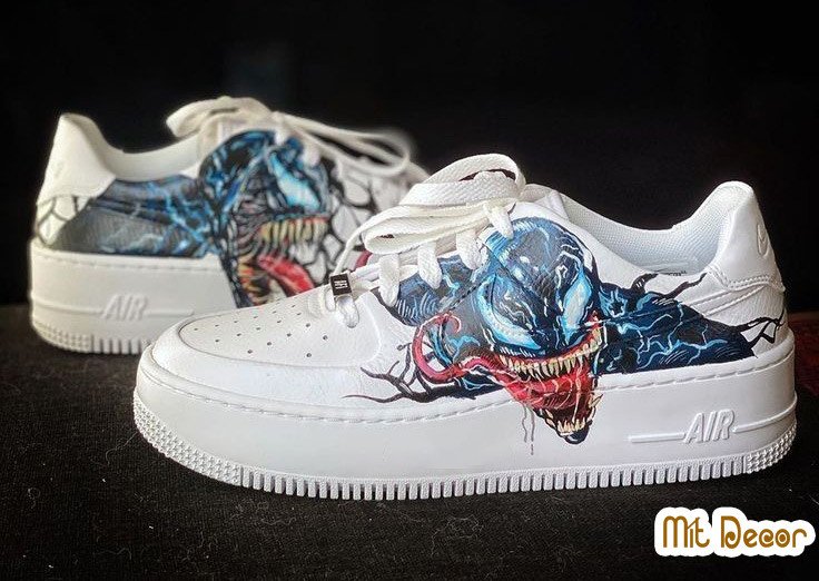 Sneaker custom Venom ấn tượng