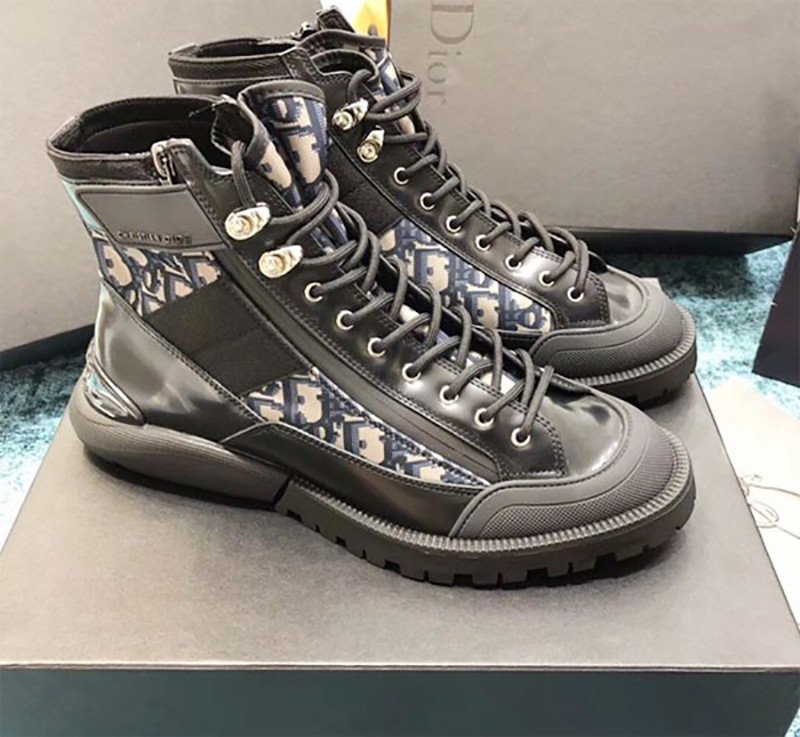 Sneaker Dior cao cổ Homme Vip với họa tiết Oblique độc đáo