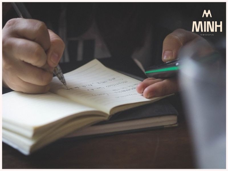 So sánh kết quả đo chân với bảng size giày Onitsuka Tiger để tìm kích thước phù hợp.