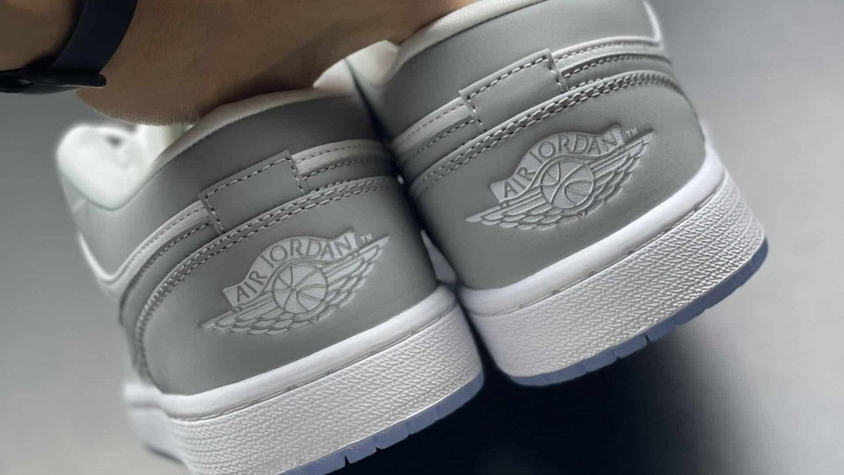 So sánh logo Wings giày Jordan 1 Low chính hãng