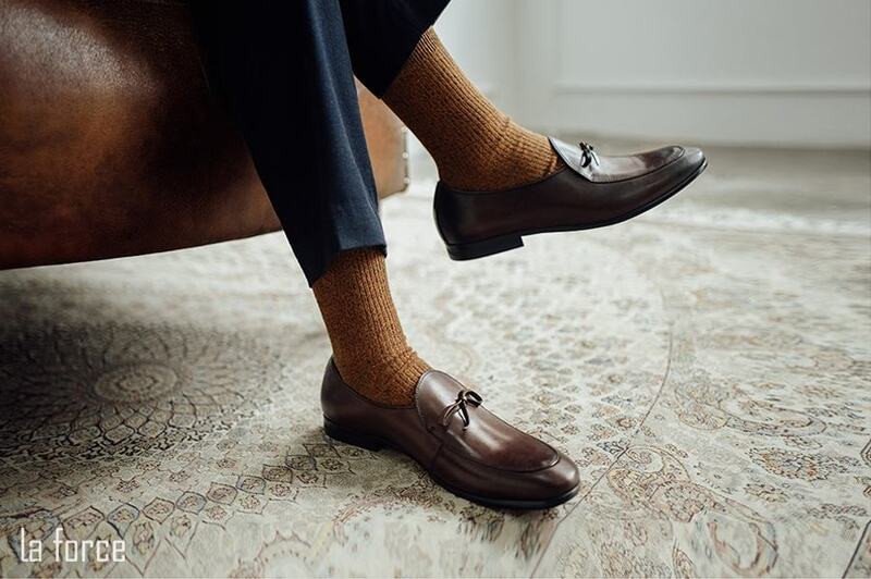 So sánh sự khác biệt về bảng size giữa giày thể thao và giày tây US