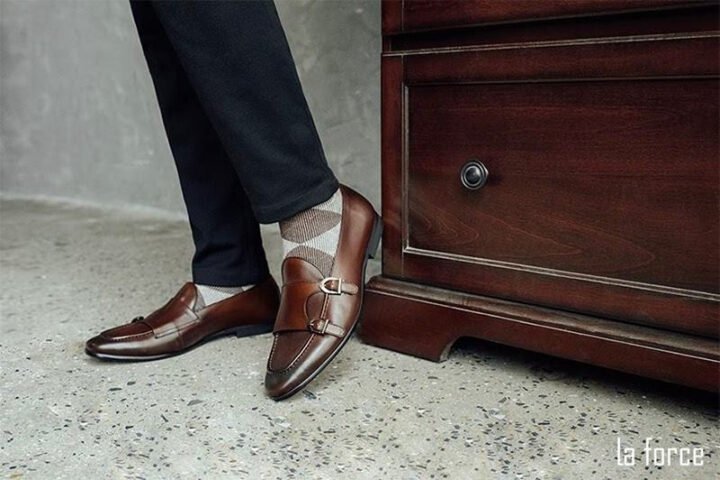 Tăng độ vừa vặn cho giày lười bằng cách đi nhiều tất