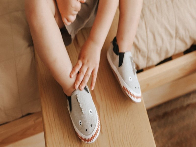 Thêm khoảng trống cần thiết khi chọn size giày bé sơ sinh để đảm bảo sự thoải mái