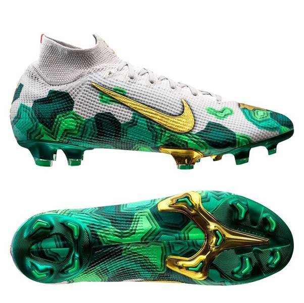 Thiết kế chi tiết của giày đá bóng của Mbappe Nike Mercurial X Bondy Superfly, thể hiện niềm tự hào nguồn cội