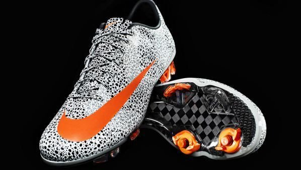 Thiết kế độc đáo của giày đá bóng Nike Mercurial Superfly 2 CR Safari