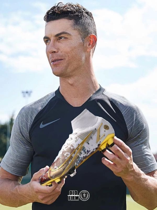 Thiết kế độc đáo của Nike Mercurial Superfly CR110 kỷ niệm kỷ lục ghi bàn quốc tế của Ronaldo