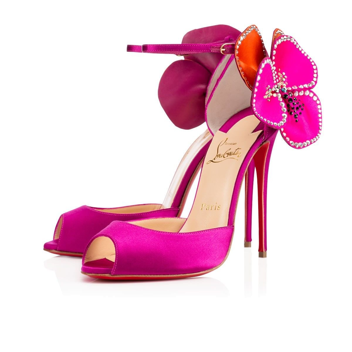 Thiết kế giày cao gót Louboutin Pensamoi Heels điểm xuyết hoa văn đáng yêu.