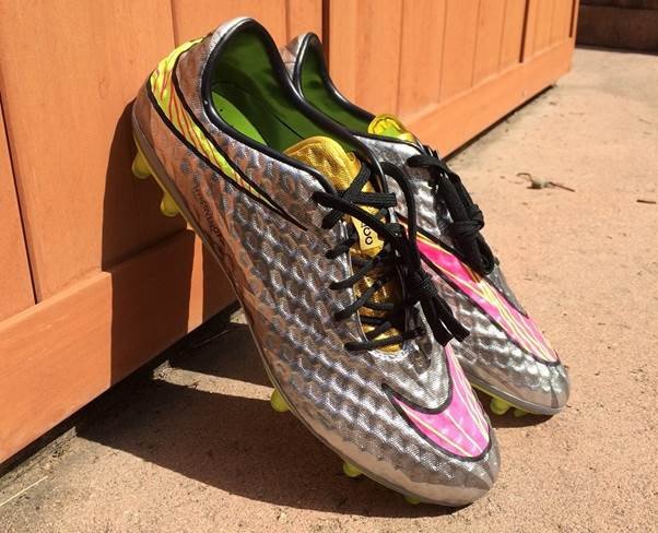 thiết kế lấy cảm hứng từ kim cương trên giày bóng đá Neymar Hypervenom