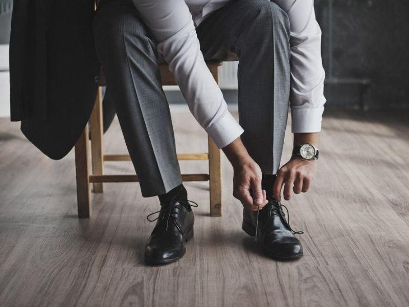 Thời điểm thử giày sneaker phù hợp nhất là buổi chiều