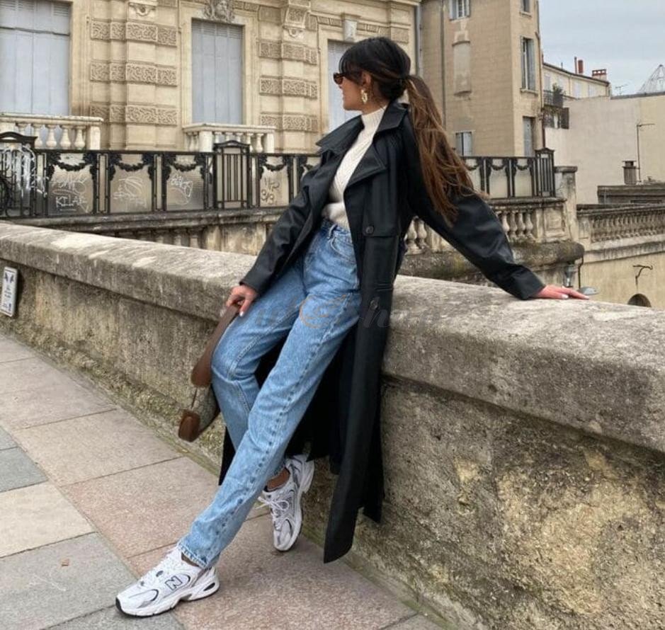 Thời trang mùa đông với quần jeans, áo len, áo khoác dài và giày New Balance 530 nữ