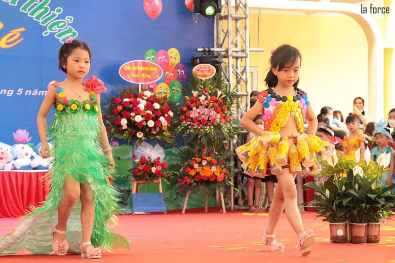 thời trang tái chế cho bé