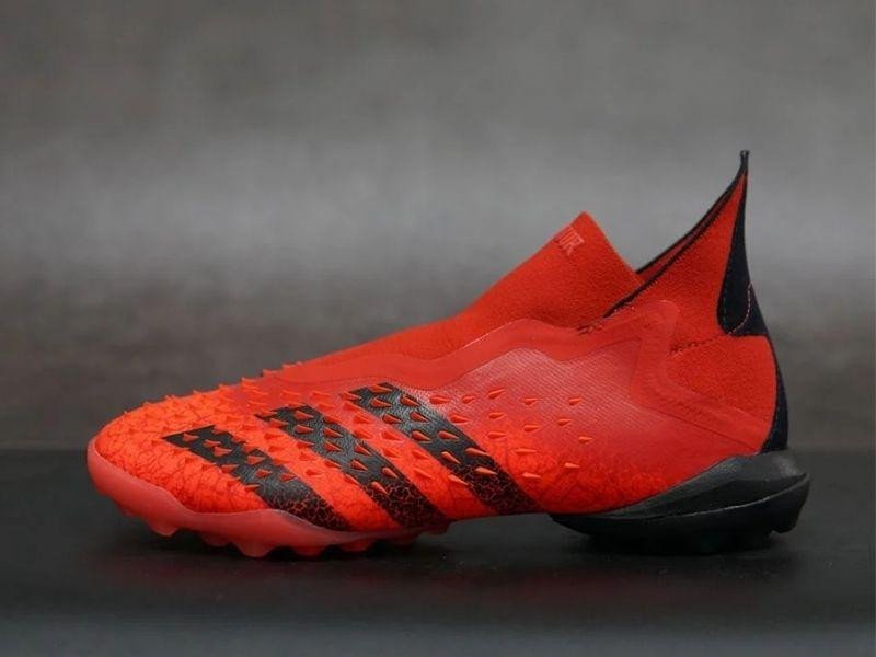 Tổng quan giày Adidas Predator Freak + TF