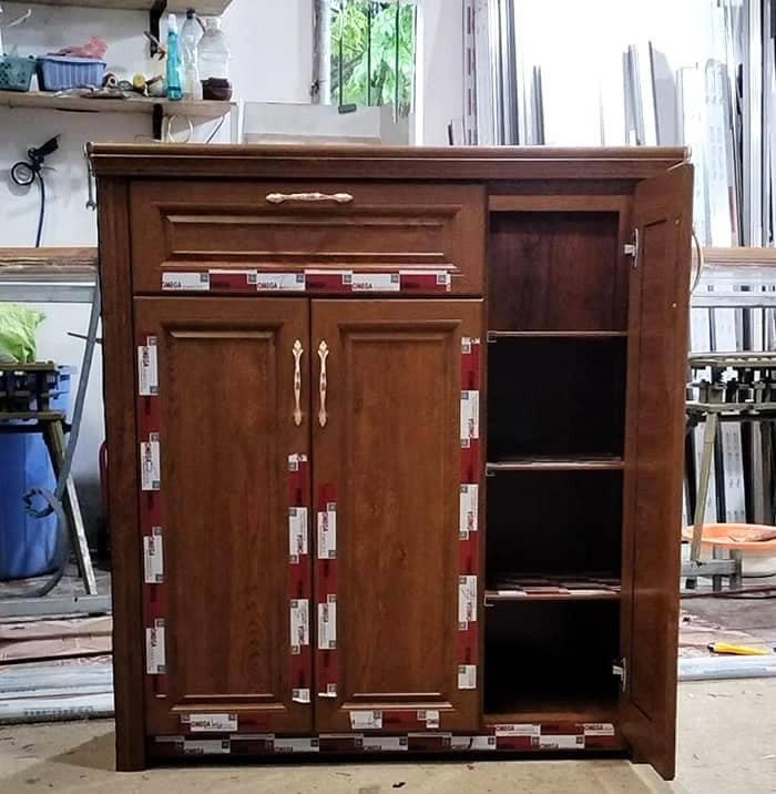 Tủ giày nhôm kính đẹp tích hợp ngăn đựng mũ bảo hiểm