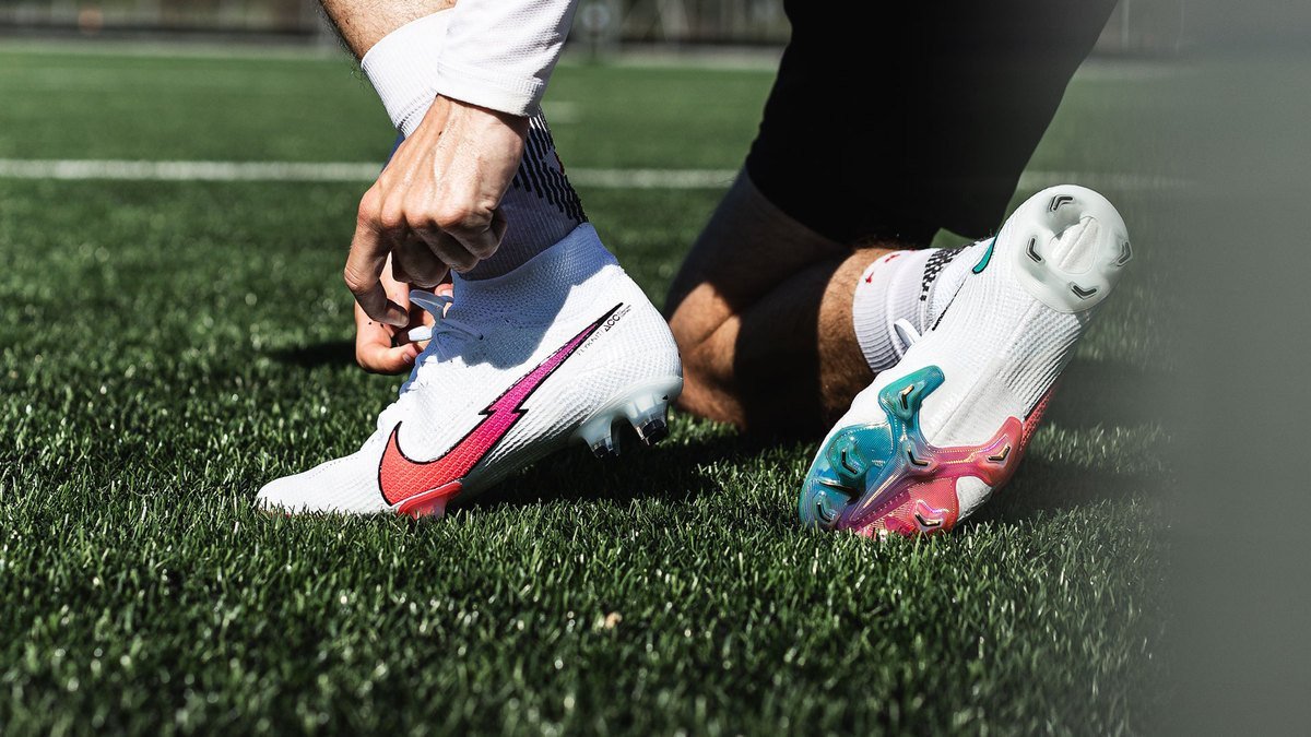 Ưu điểm của giày đá bóng chính hãng sale giảm giá dưới 1 triệu