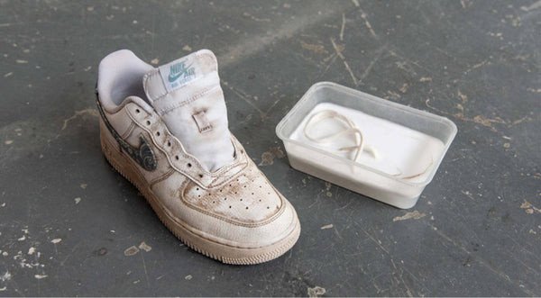 Vệ sinh dây giày Nike đúng cách