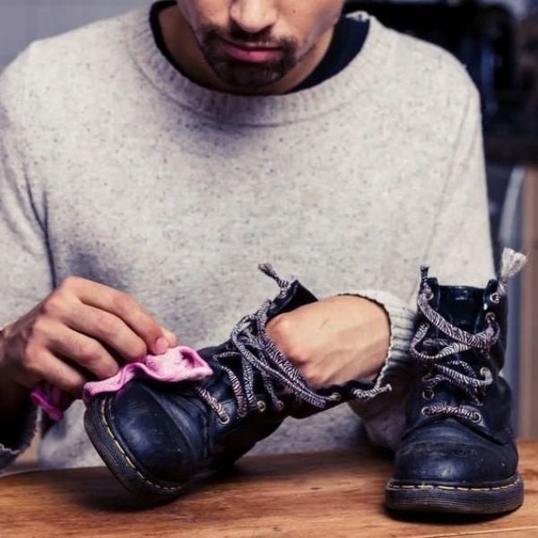 Vệ sinh giày bảo hộ lao động Black Yak đúng cách để kéo dài tuổi thọ và hiệu quả