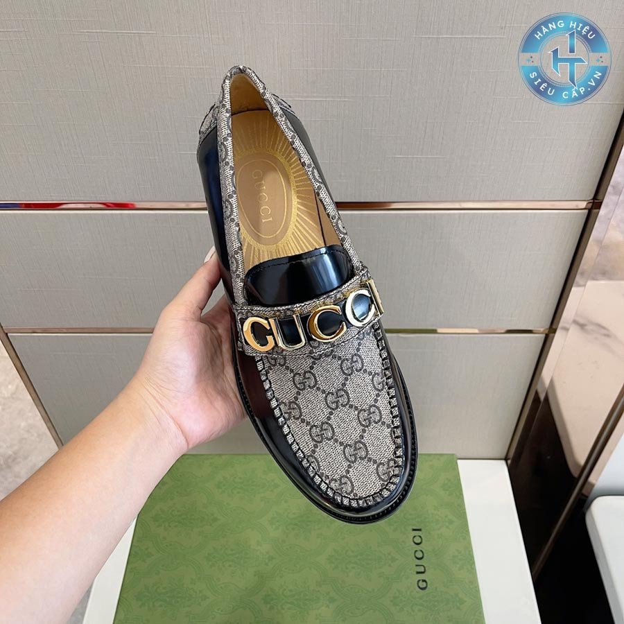 Vệ sinh giày lười Gucci nam authentic bằng vải mềm và dung dịch chuyên dụng