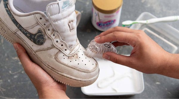 Vệ sinh giày Nike Air Force 1 trắng