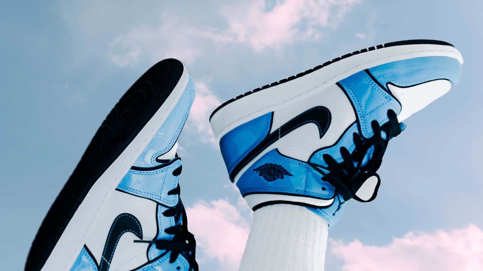 Wallpaper Jordan 1 Retro High University Blue