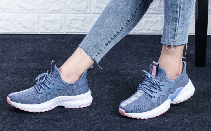 Xác định chất liệu giày thể thao trước khi làm sạch để chọn phương pháp phù hợp