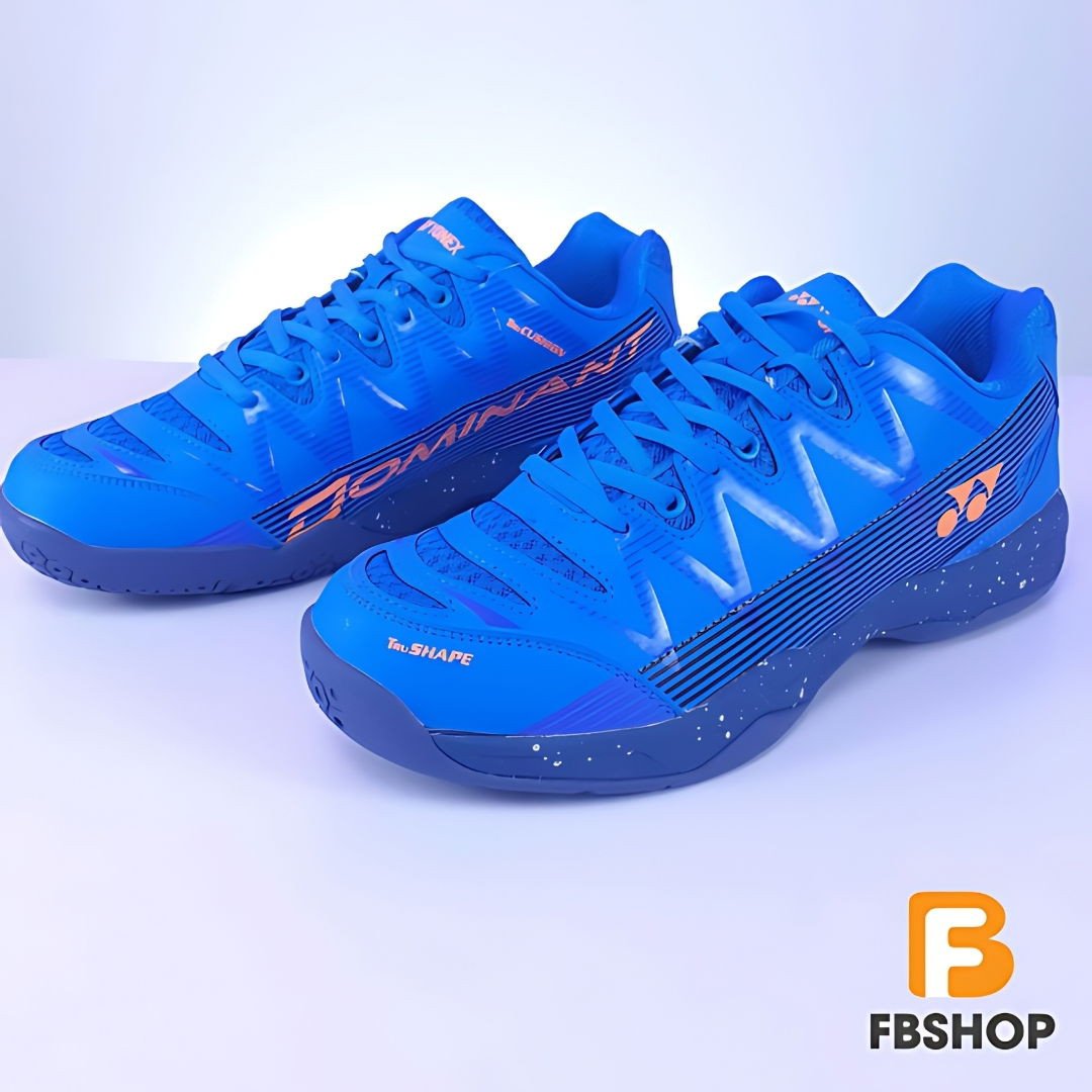 Yonex Dominant xanh lam mang phong cách chuyên nghiệp trên sân
